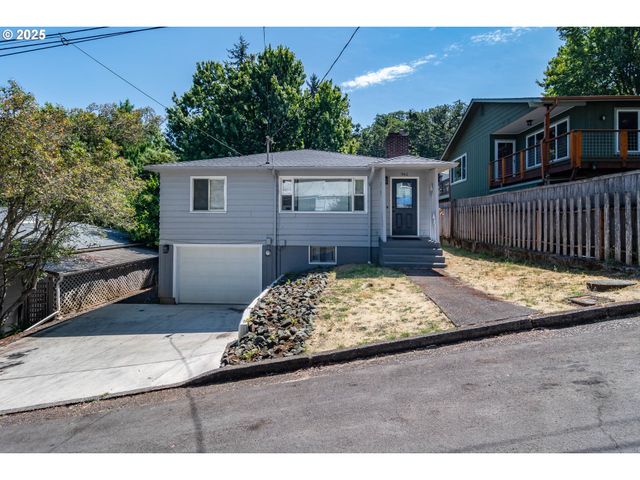 961 Se GLENN St, Roseburg, OR 97470