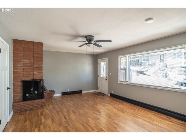 961 Se GLENN St, Roseburg, OR 97470