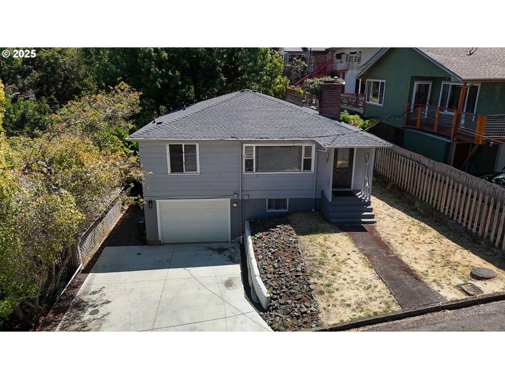 961 Se GLENN St, Roseburg, OR 97470
