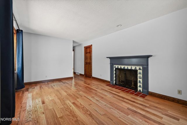 6164 Valley Park Drive, Toledo, OH 43623