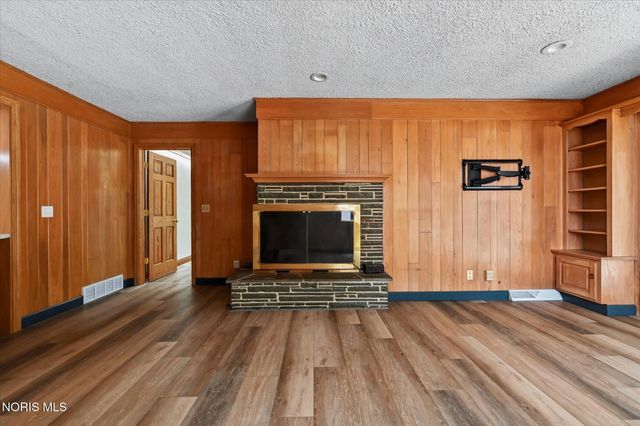 6164 Valley Park Drive, Toledo, OH 43623
