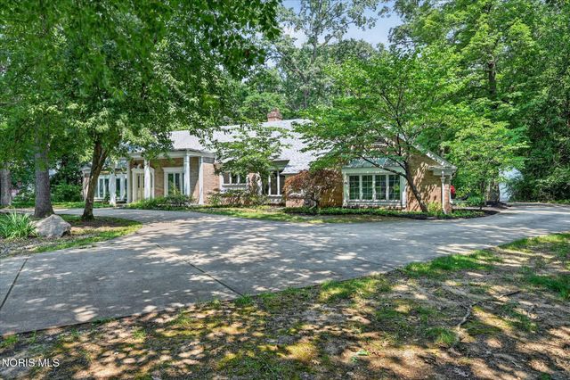 6164 Valley Park Drive, Toledo, OH 43623