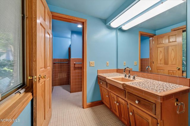 6164 Valley Park Drive, Toledo, OH 43623