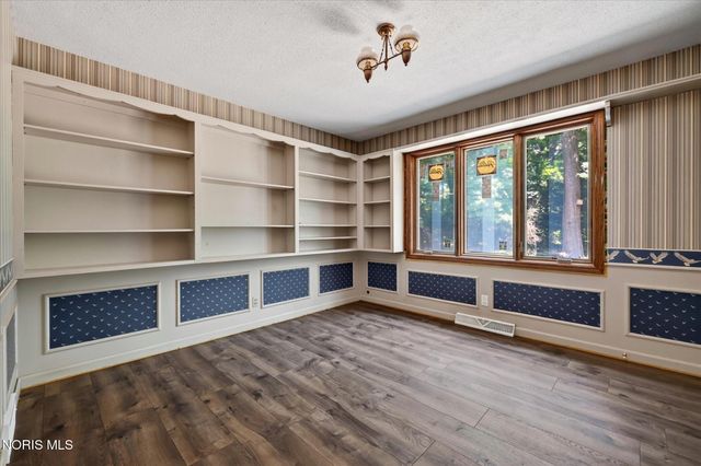 6164 Valley Park Drive, Toledo, OH 43623