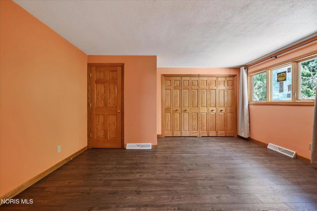 6164 Valley Park Drive, Toledo, OH 43623