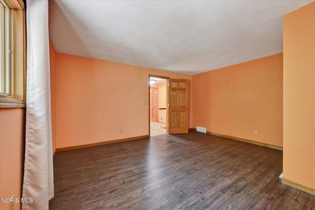 6164 Valley Park Drive, Toledo, OH 43623