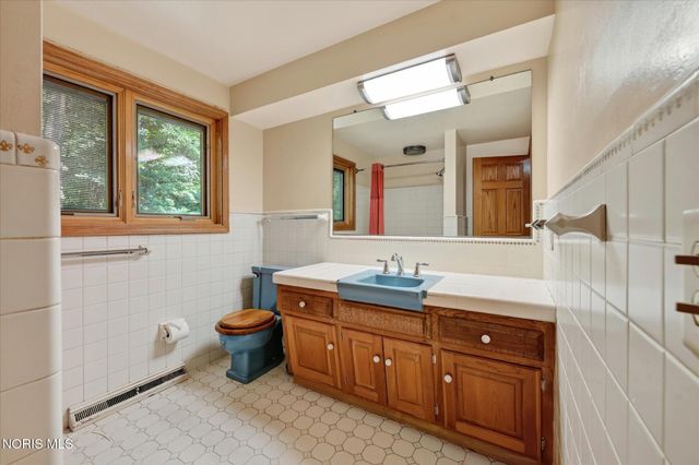 6164 Valley Park Drive, Toledo, OH 43623