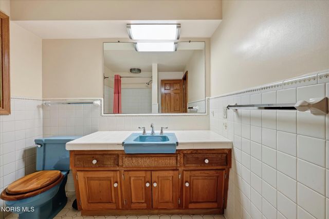 6164 Valley Park Drive, Toledo, OH 43623
