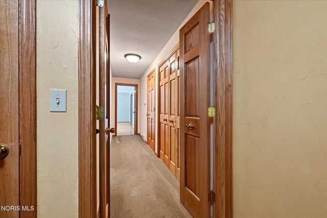 6164 Valley Park Drive, Toledo, OH 43623