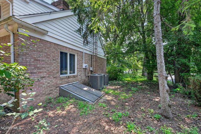 6164 Valley Park Drive, Toledo, OH 43623