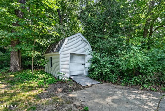 6164 Valley Park Drive, Toledo, OH 43623