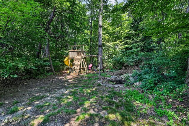 6164 Valley Park Drive, Toledo, OH 43623