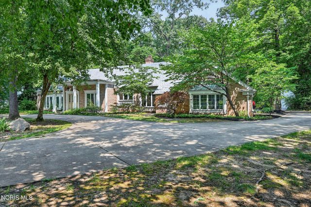 6164 Valley Park Drive, Toledo, OH 43623