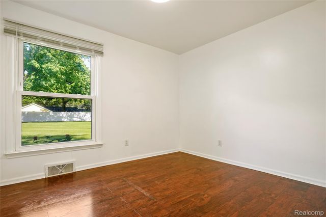 6843 E Dartmoor Road, West Bloomfield Charter Township, MI 48322