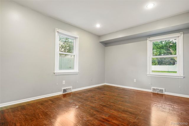 6843 E Dartmoor Road, West Bloomfield Charter Township, MI 48322