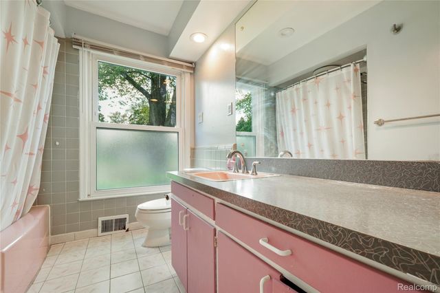 6843 E Dartmoor Road, West Bloomfield Charter Township, MI 48322