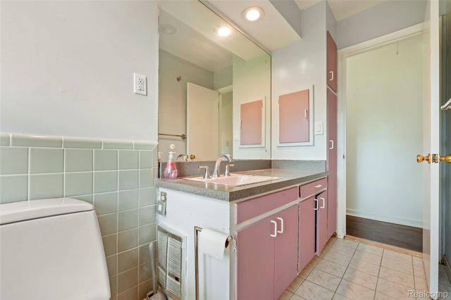 6843 E Dartmoor Road, West Bloomfield Charter Township, MI 48322