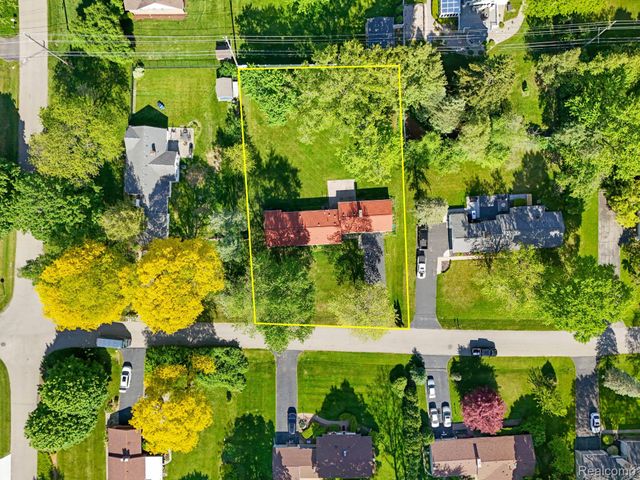 6843 E Dartmoor Road, West Bloomfield Charter Township, MI 48322