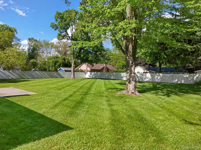 6843 E Dartmoor Road, West Bloomfield Charter Township, MI 48322