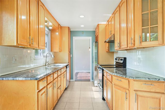 6843 E Dartmoor Road, West Bloomfield Charter Township, MI 48322