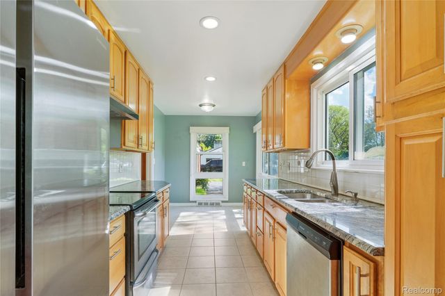 6843 E Dartmoor Road, West Bloomfield Charter Township, MI 48322
