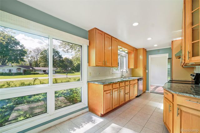 6843 E Dartmoor Road, West Bloomfield Charter Township, MI 48322
