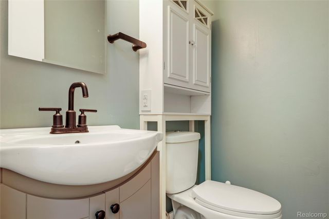 6843 E Dartmoor Road, West Bloomfield Charter Township, MI 48322