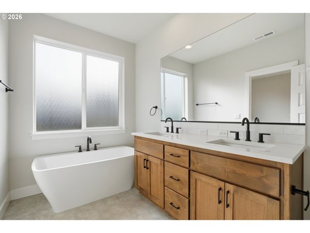 627 Se 34th St, Battle Ground, WA 98604