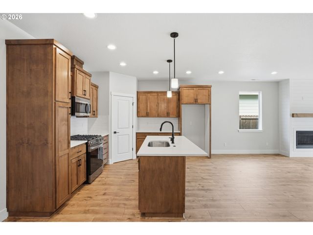 627 Se 34th St, Battle Ground, WA 98604