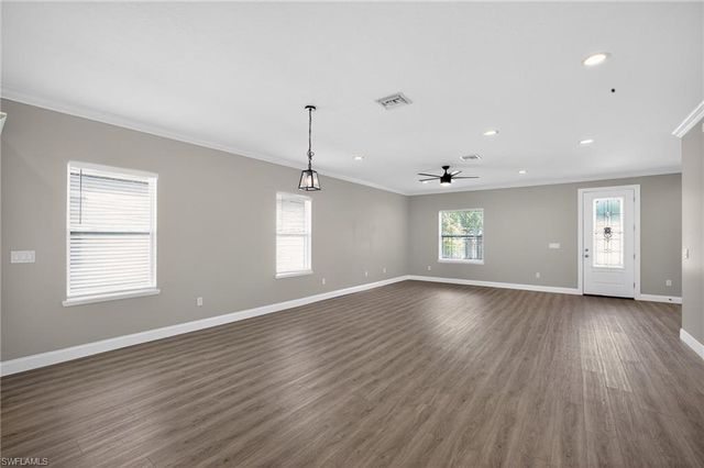 7977 49th AVE N, St. Petersburg, FL 33709