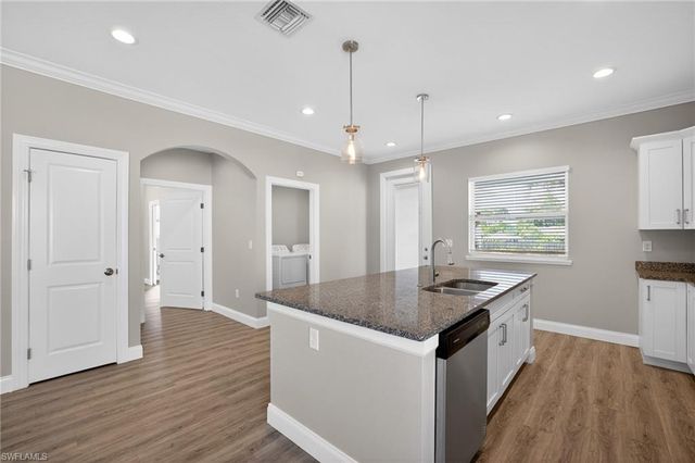 7977 49th AVE N, St. Petersburg, FL 33709