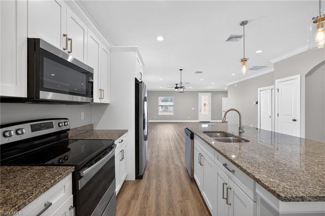 7977 49th AVE N, St. Petersburg, FL 33709