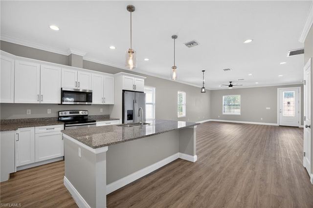7977 49th AVE N, St. Petersburg, FL 33709