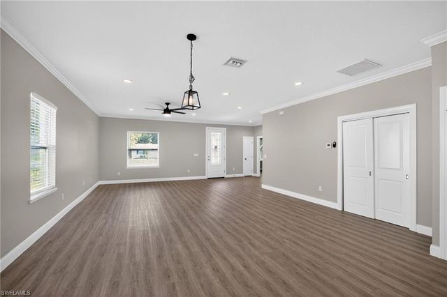 7977 49th AVE N, St. Petersburg, FL 33709