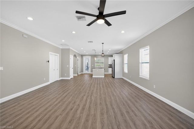 7977 49th AVE N, St. Petersburg, FL 33709