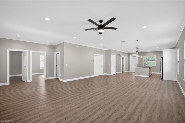 7977 49th AVE N, St. Petersburg, FL 33709