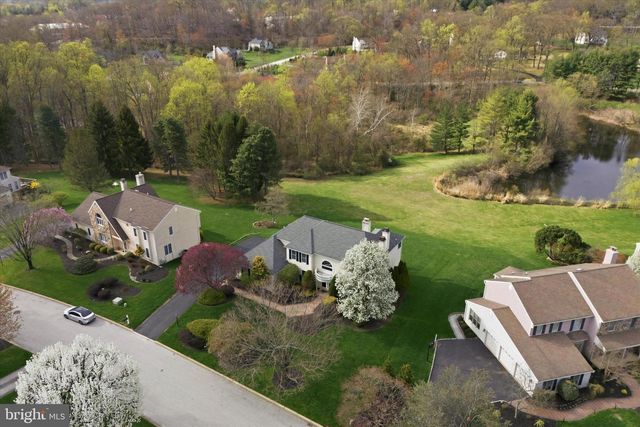 3 HONEYSUCKLE LN, Broomall, PA 19008