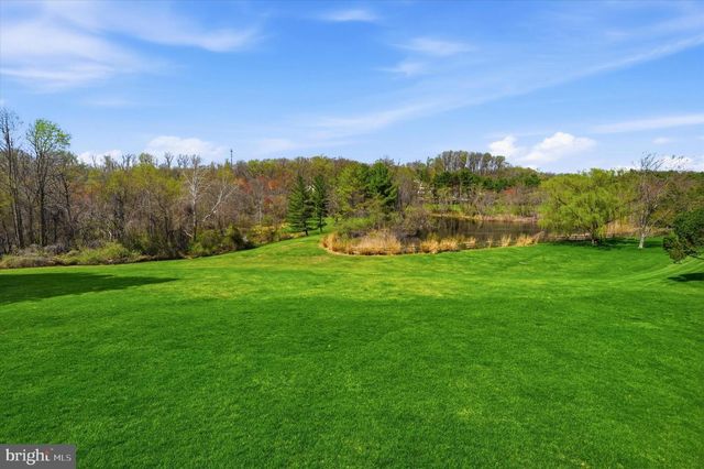 3 HONEYSUCKLE LN, Broomall, PA 19008