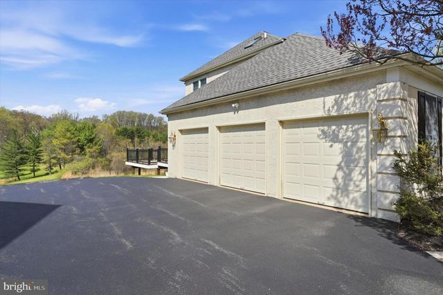 3 HONEYSUCKLE LN, Broomall, PA 19008