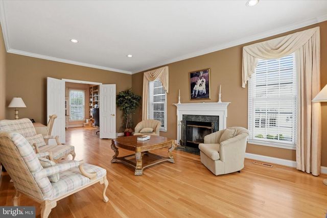3 HONEYSUCKLE LN, Broomall, PA 19008