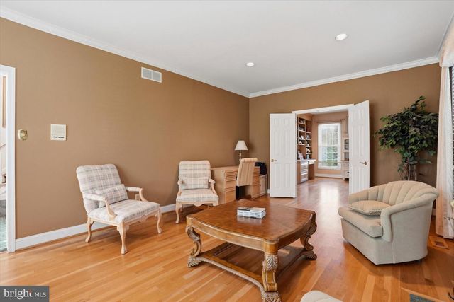 3 HONEYSUCKLE LN, Broomall, PA 19008