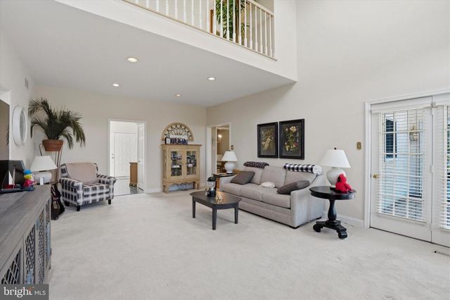 3 HONEYSUCKLE LN, Broomall, PA 19008