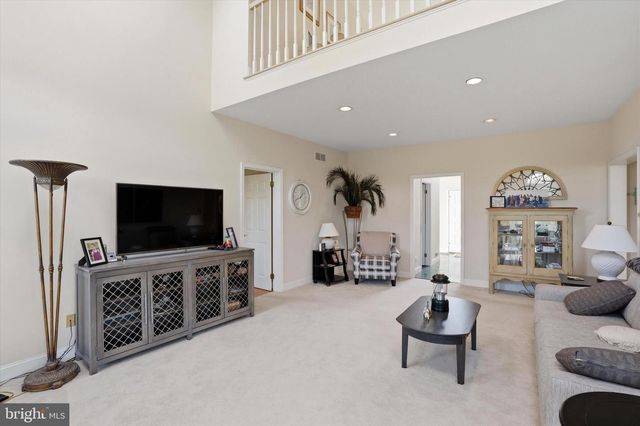 3 HONEYSUCKLE LN, Broomall, PA 19008