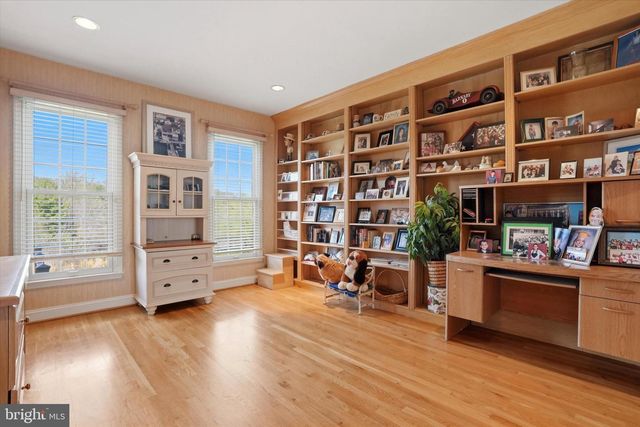3 HONEYSUCKLE LN, Broomall, PA 19008