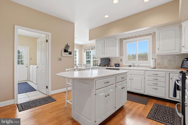 3 HONEYSUCKLE LN, Broomall, PA 19008