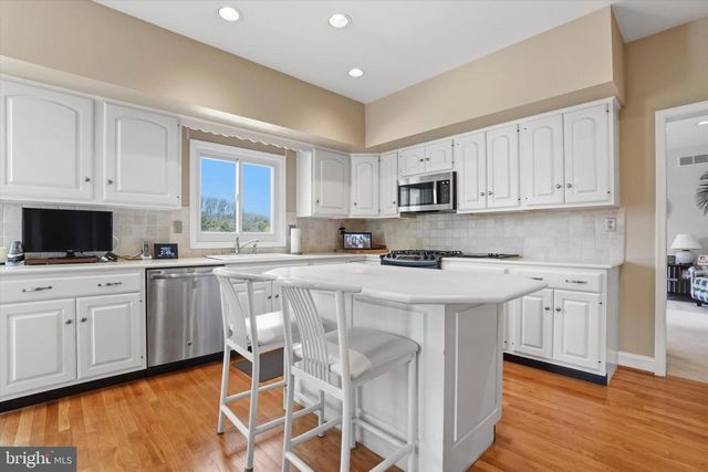 3 HONEYSUCKLE LN, Broomall, PA 19008