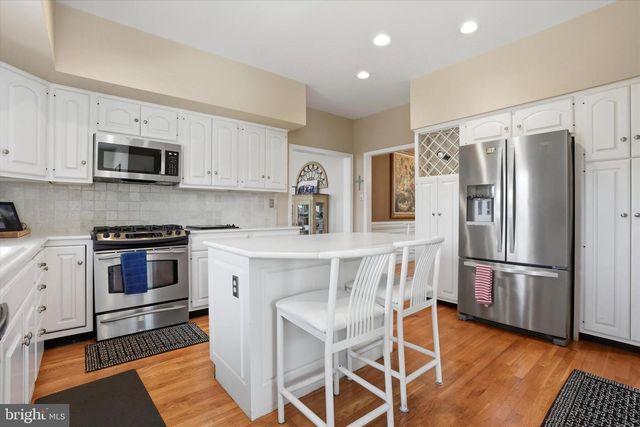 3 HONEYSUCKLE LN, Broomall, PA 19008