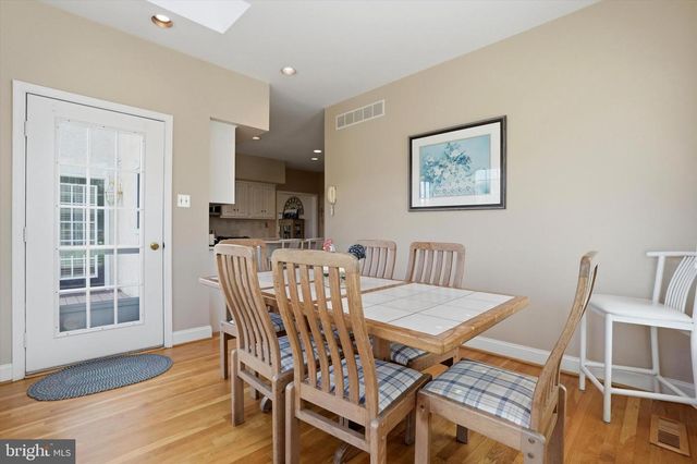 3 HONEYSUCKLE LN, Broomall, PA 19008