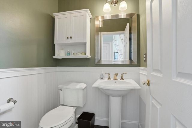 3 HONEYSUCKLE LN, Broomall, PA 19008