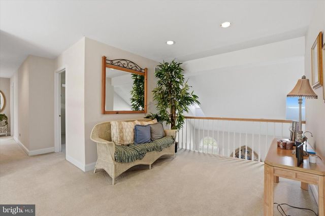 3 HONEYSUCKLE LN, Broomall, PA 19008